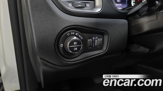 Jeep Renegade 2.4 Limited 2020 — фото 36