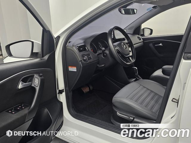 Volkswagen Polo 1.4 TDI R-Line 5th 2015 — фото 15
