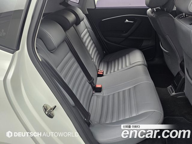 Volkswagen Polo 1.4 TDI R-Line 5th 2015 — фото 16