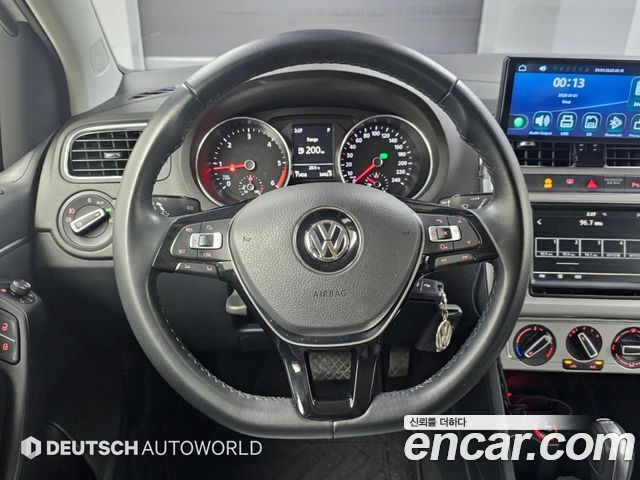 Volkswagen Polo 1.4 TDI R-Line 5th 2015 — фото 17