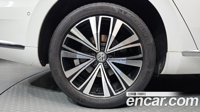 Volkswagen Arteon 2.0 TDI Premium 2019 — фото 5