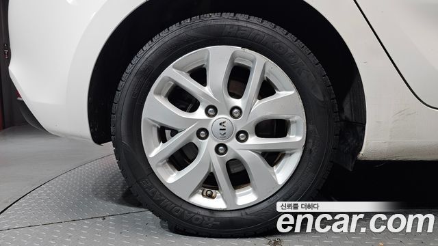 Kia Carens 2.0 LPI Luxury 2017 — фото 5