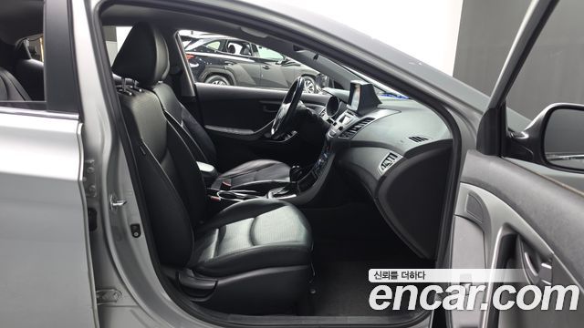 Hyundai Avante 1.6 GDi Modern Standard 2014 — фото 11