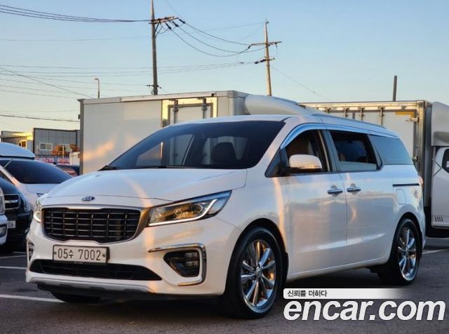Kia Carnival 9-Seater Luxury 2019 — фото 1
