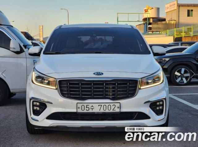 Kia Carnival 9-Seater Luxury 2019 — фото 3