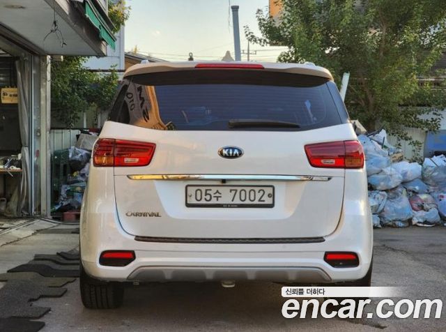 Kia Carnival 9-Seater Luxury 2019 — фото 4