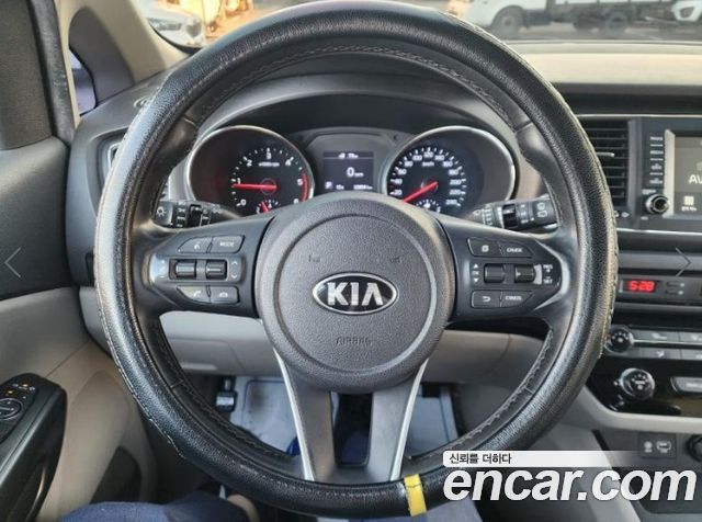 Kia Carnival 9-Seater Luxury 2019 — фото 7