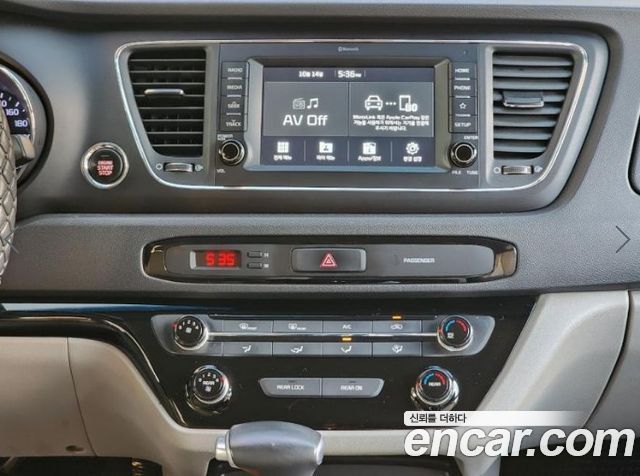 Kia Carnival 9-Seater Luxury 2019 — фото 9