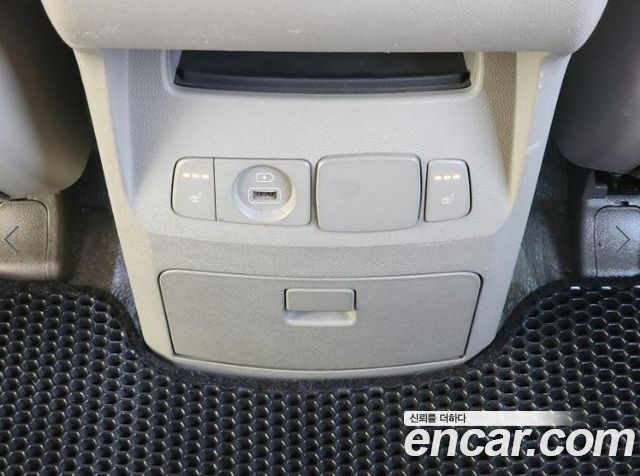 Kia Carnival 9-Seater Luxury 2019 — фото 19