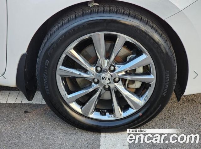 Kia Carnival 9-Seater Luxury 2019 — фото 22