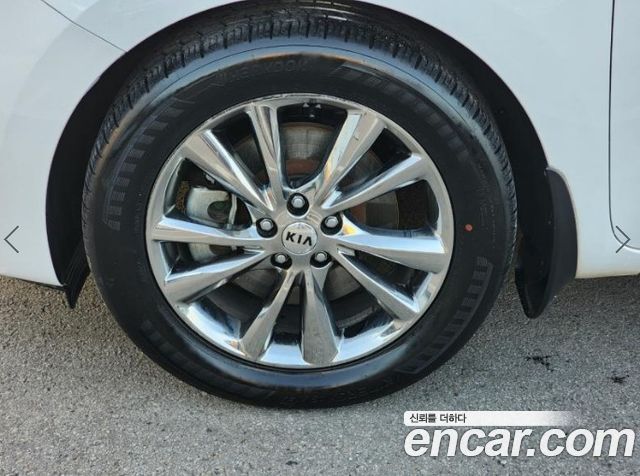 Kia Carnival 9-Seater Luxury 2019 — фото 23