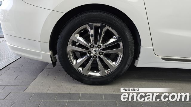 Kia Carnival 9-seater Hi-Limousine Noblesse 2017 — фото 5