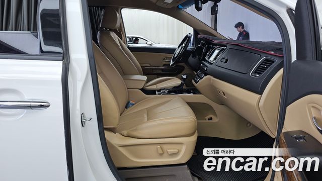 Kia Carnival 9-seater Hi-Limousine Noblesse 2017 — фото 11