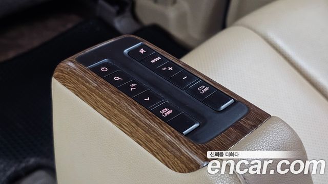 Kia Carnival 9-seater Hi-Limousine Noblesse 2017 — фото 19