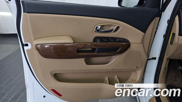 Kia Carnival 9-seater Hi-Limousine Noblesse 2017 — фото 24