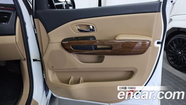 Kia Carnival 9-seater Hi-Limousine Noblesse 2017 — фото 25