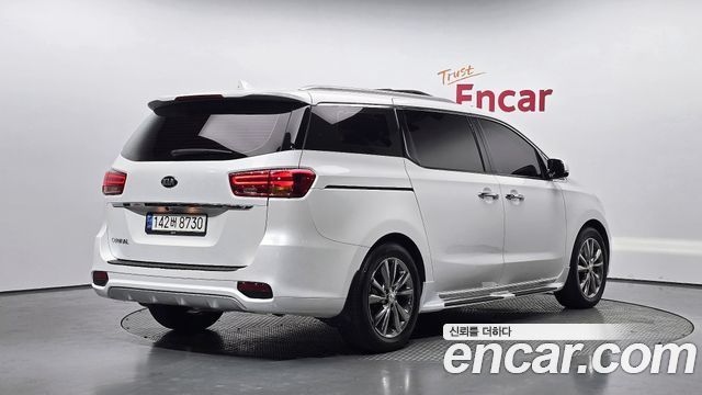 Kia Carnival 9-Seater Prstige 2019 — фото 2
