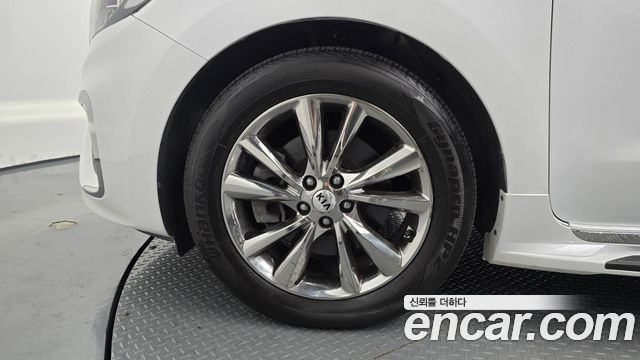 Kia Carnival 9-Seater Prstige 2019 — фото 5