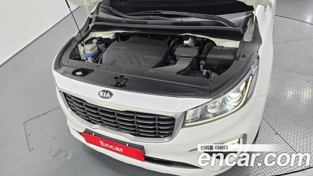 Kia Carnival 9-Seater Prstige 2019 — фото 6