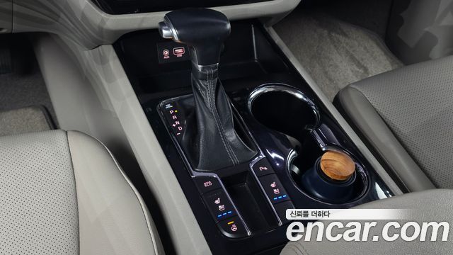 Kia Carnival 9-Seater Prstige 2019 — фото 9