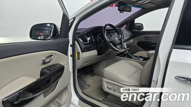Kia Carnival 9-Seater Prstige 2019 — фото 10