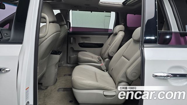 Kia Carnival 9-Seater Prstige 2019 — фото 15