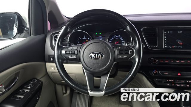 Kia Carnival 9-Seater Prstige 2019 — фото 16