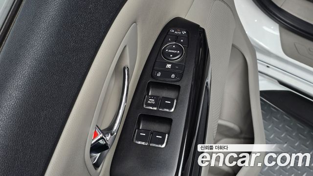 Kia Carnival 9-Seater Prstige 2019 — фото 22