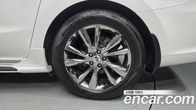 Kia Carnival 9-Seater Prstige 2019 — фото 27