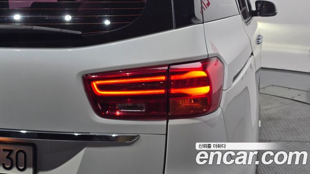 Kia Carnival 9-Seater Prstige 2019 — фото 29