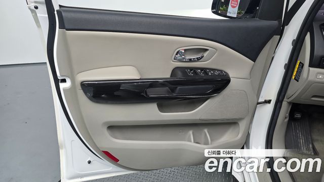 Kia Carnival 9-Seater Prstige 2019 — фото 30