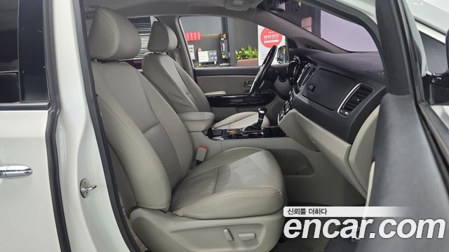 Kia Carnival 9-Seater Prstige 2019 — фото 32