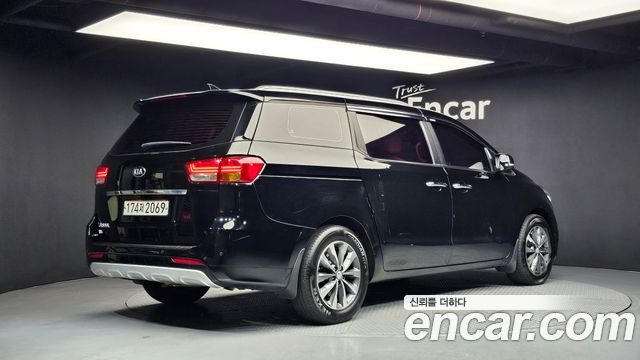 Kia Carnival 9-seater Luxury 2018 — фото 2