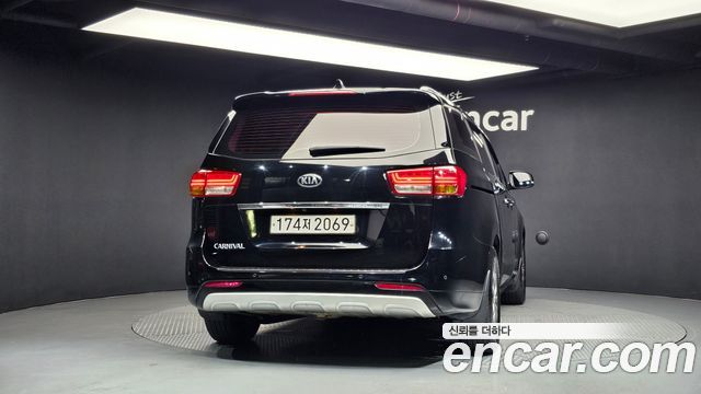 Kia Carnival 9-seater Luxury 2018 — фото 4