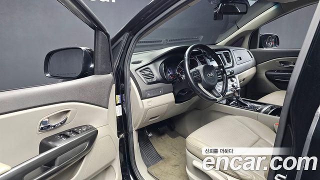 Kia Carnival 9-seater Luxury 2018 — фото 10