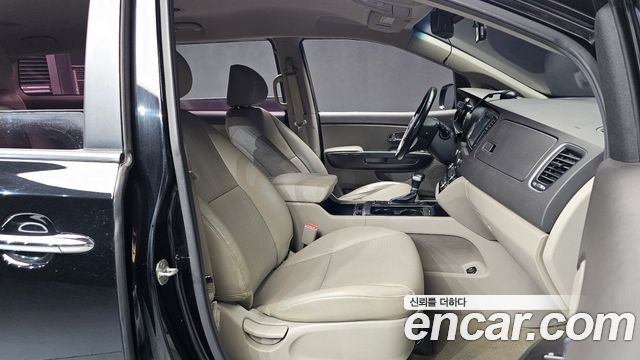 Kia Carnival 9-seater Luxury 2018 — фото 12