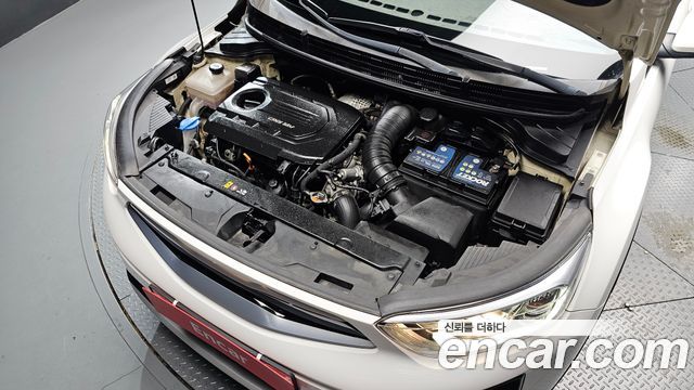 Kia Stonic Diesel 1.6 Prestige 2019 — фото 6