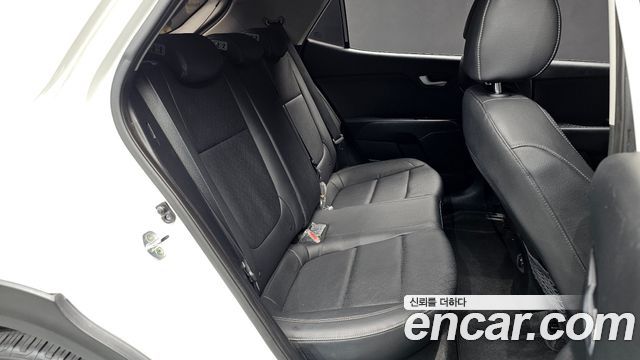 Kia Stonic Diesel 1.6 Prestige 2019 — фото 11