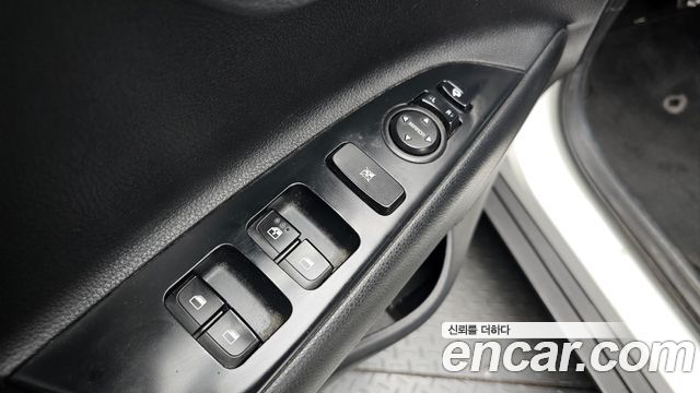 Kia Stonic Diesel 1.6 Prestige 2019 — фото 19