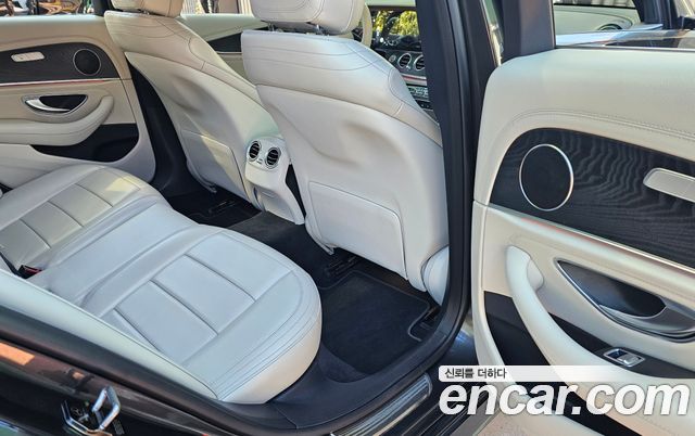 Mercedes-Benz E-Class (W213) E220d 4MATIC AMG Line 2021 — фото 4