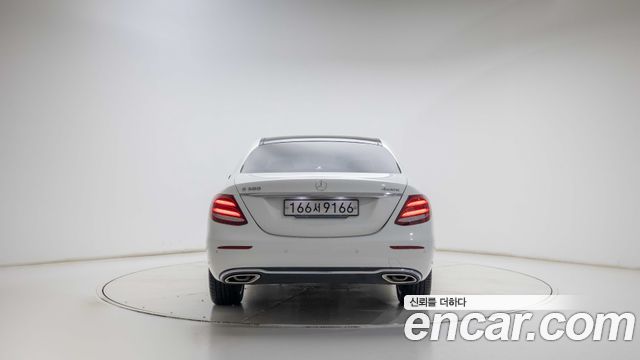 Mercedes-Benz E-Class (W213) E300 4MATIC Exclusive 2019 — фото 4