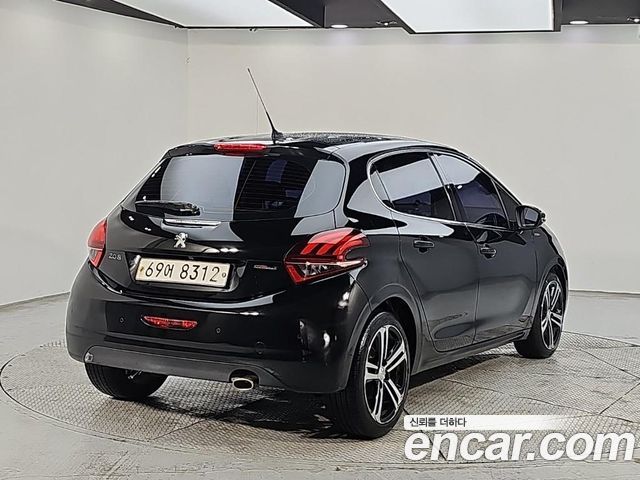 Peugeot 208 1.6 BlueHDi GT Line 5door 2018 — фото 2