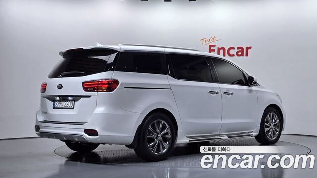 Kia Carnival 9-Seater Prstige 2019 — фото 2