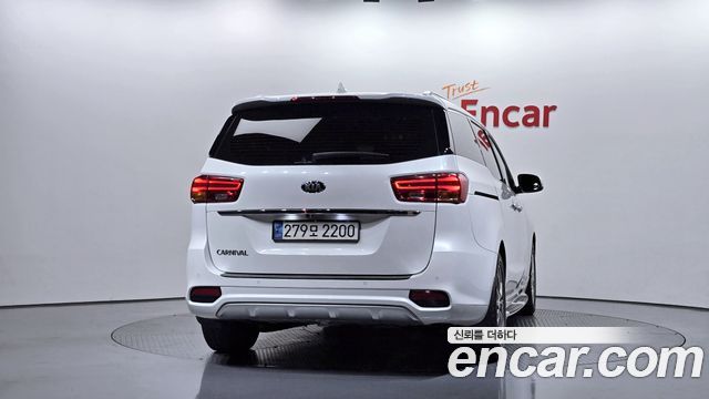 Kia Carnival 9-Seater Prstige 2019 — фото 4