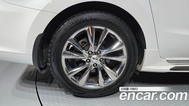 Kia Carnival 9-Seater Prstige 2019 — фото 5
