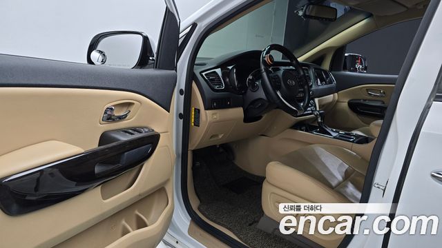 Kia Carnival 9-Seater Prstige 2019 — фото 10