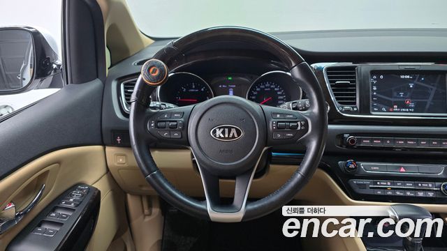 Kia Carnival 9-Seater Prstige 2019 — фото 13
