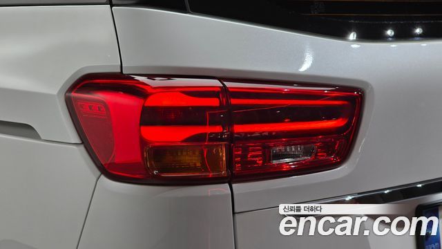 Kia Carnival 9-Seater Prstige 2019 — фото 23