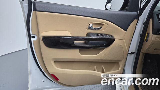Kia Carnival 9-Seater Prstige 2019 — фото 24