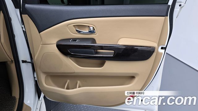 Kia Carnival 9-Seater Prstige 2019 — фото 25